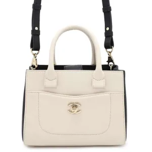 Chanel ivory Leather Handbag Shopping Bag (Pre-Owned)