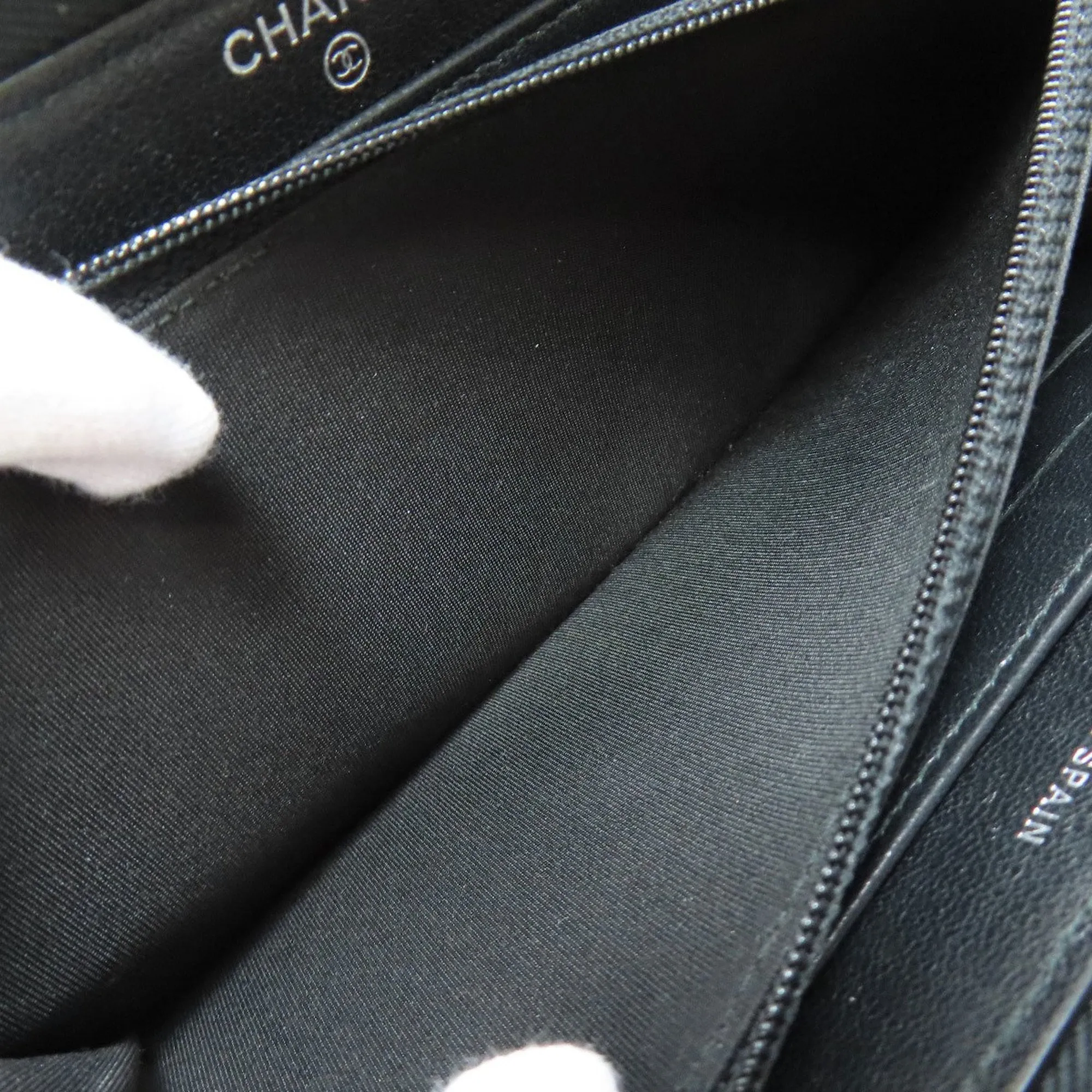 Chanel Leather Long Wallet (Bi-Fold) (Pre-Owned)