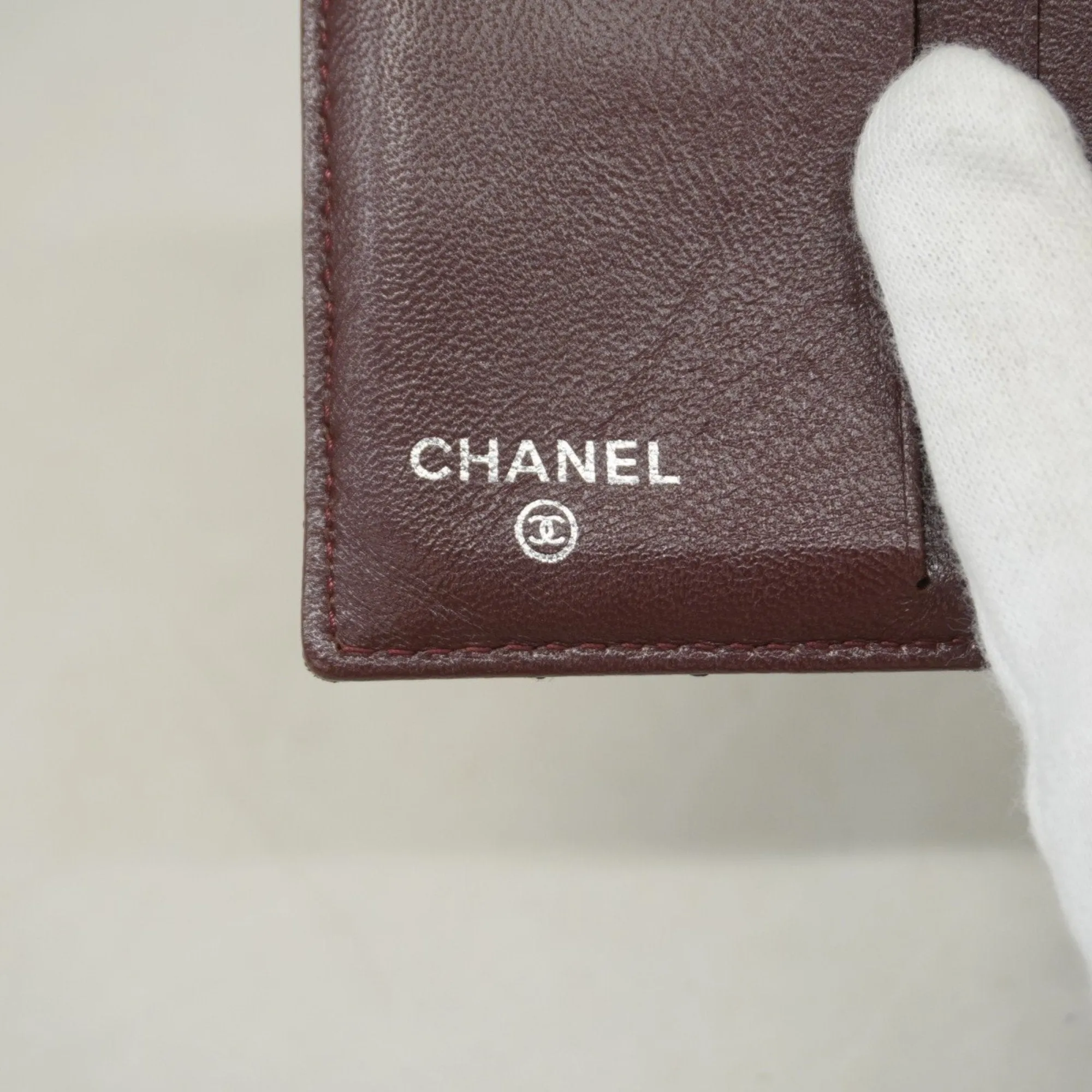 Chanel Leather Wallet (Bi-Fold) (Pre-Owned)