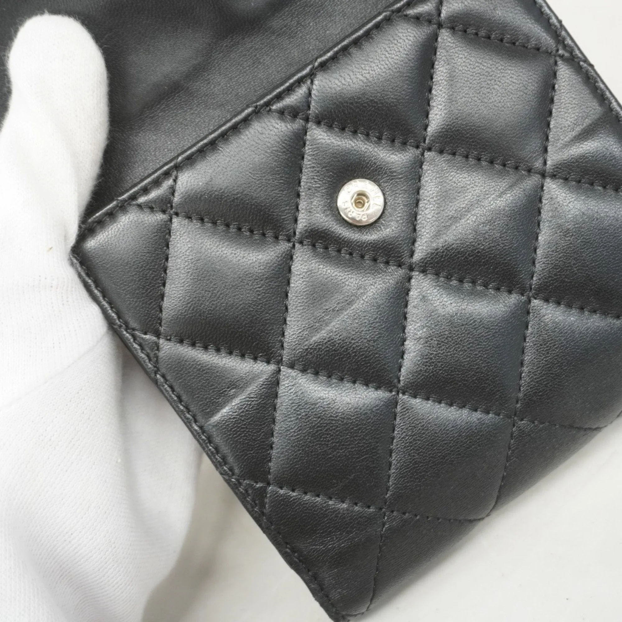 Chanel Leather Wallet (Bi-Fold) (Pre-Owned)