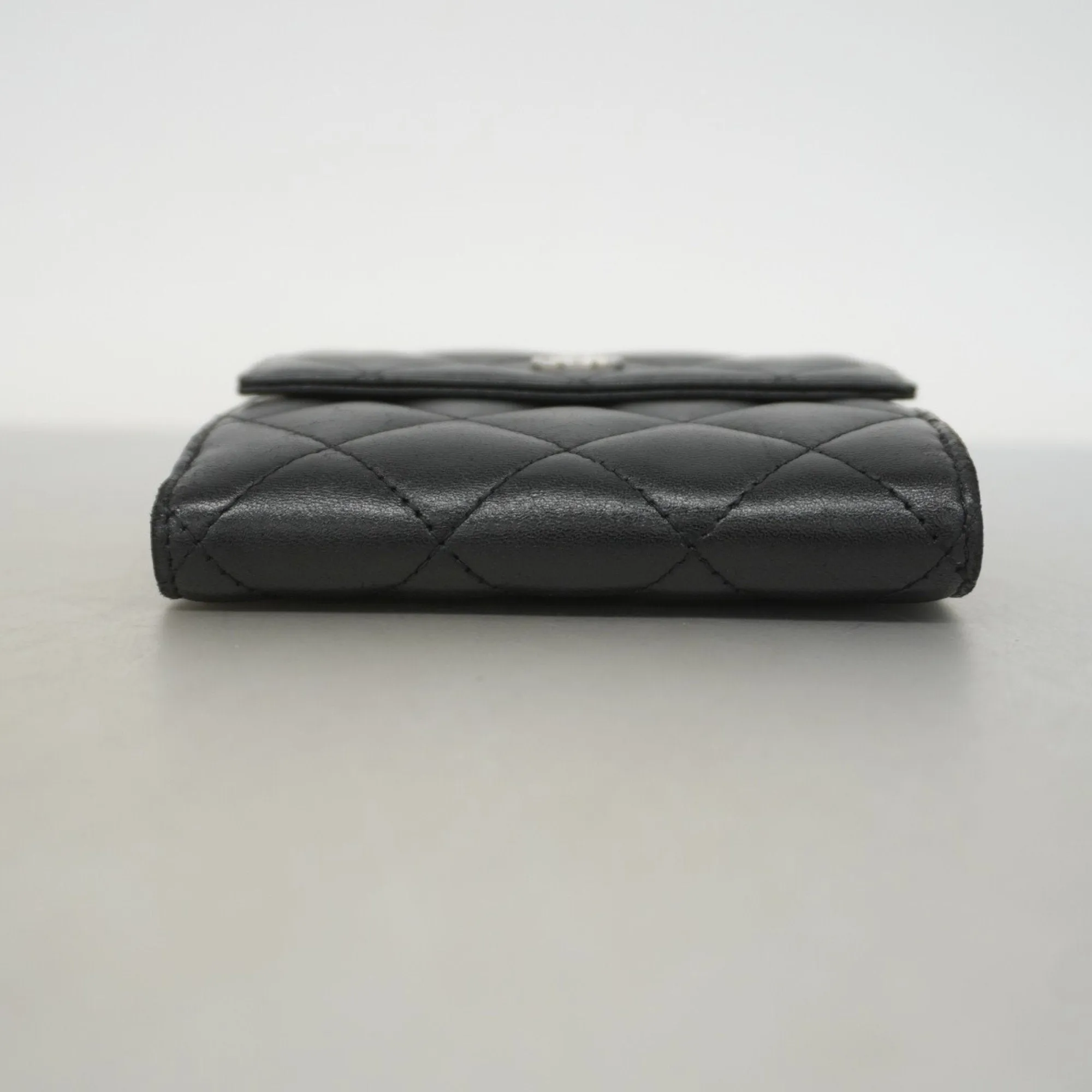 Chanel Leather Wallet (Bi-Fold) (Pre-Owned)