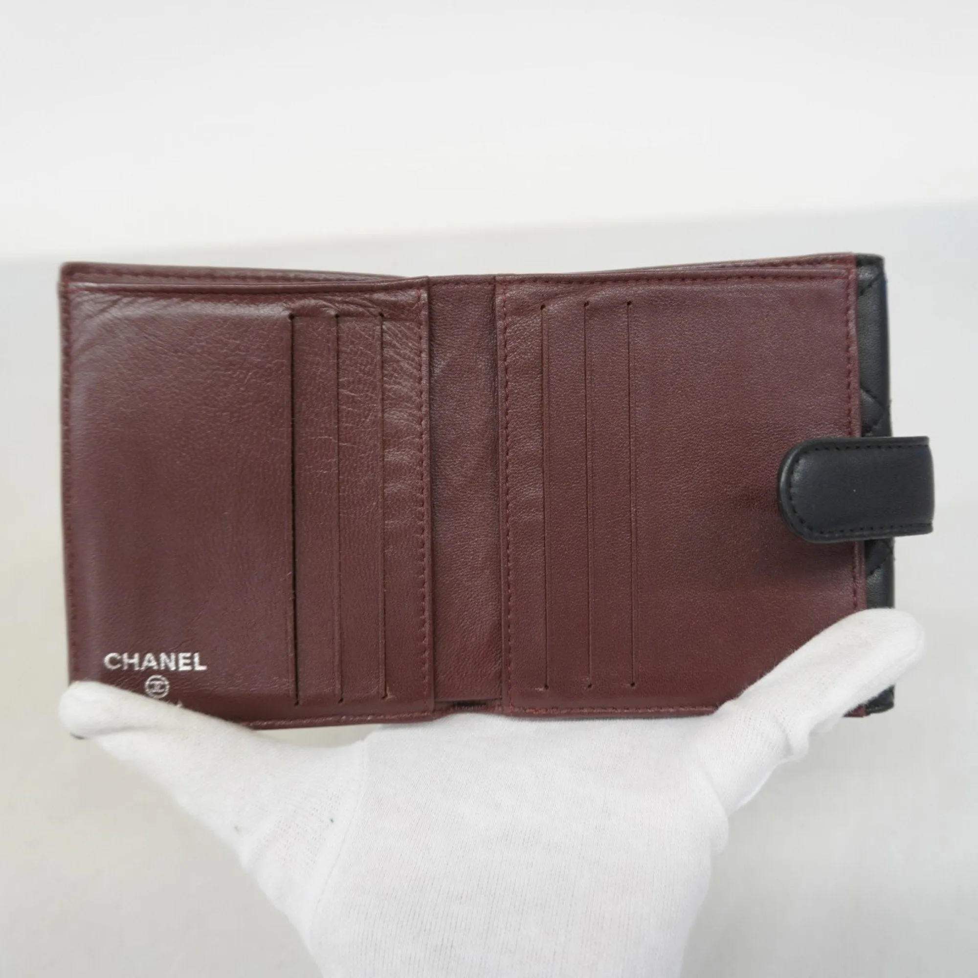 Chanel Leather Wallet (Bi-Fold) (Pre-Owned)