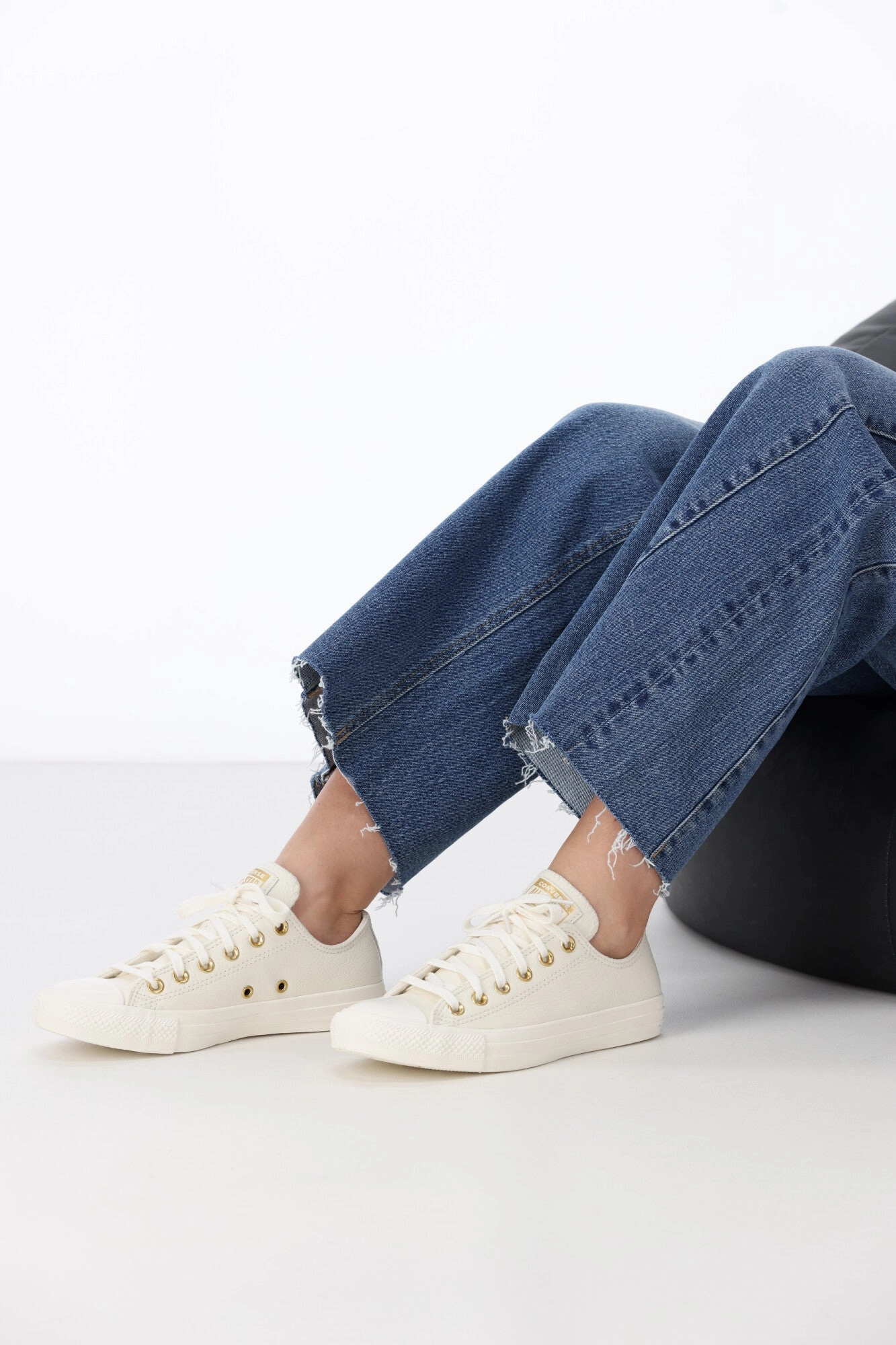 Converse Womens Chuck Taylor All Star Gold Mono Leather Low Top Egret
