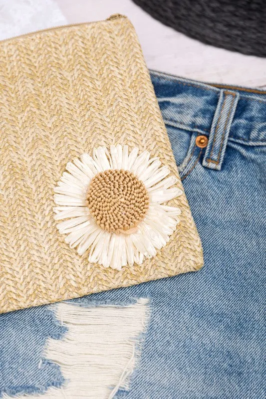Daisy Woven Straw Clutch