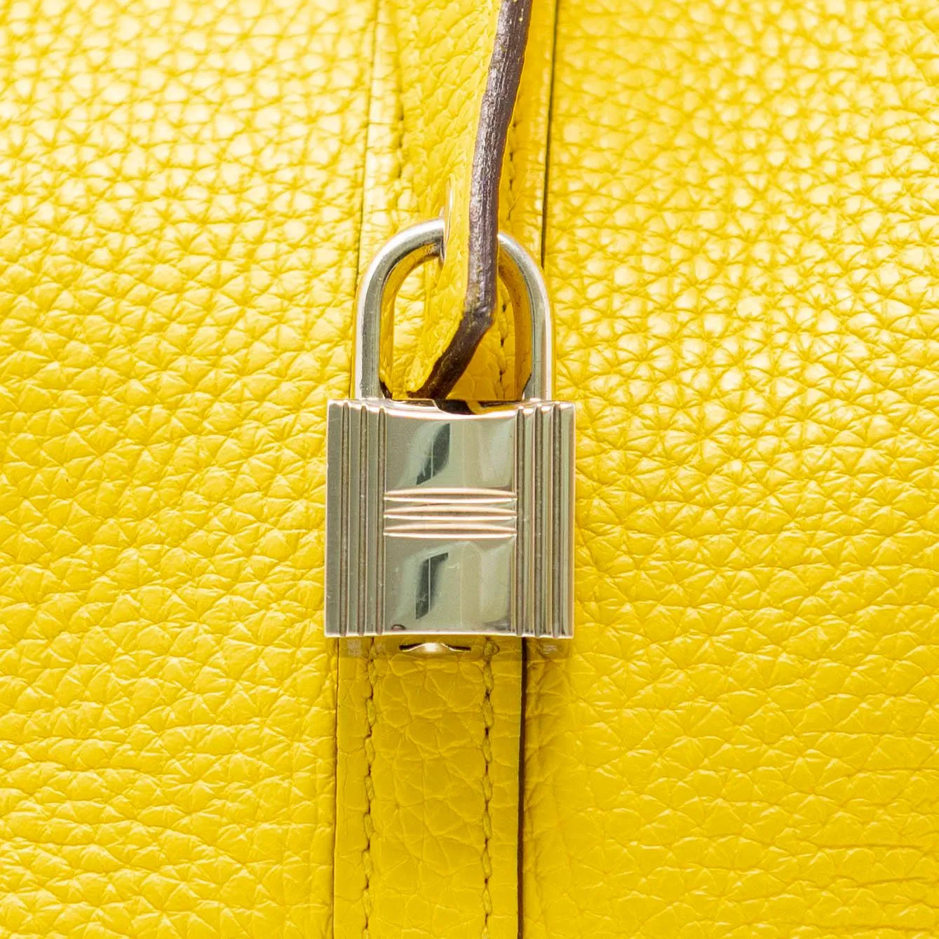 Hermes Jaune de Naples Clemence Picotin 22