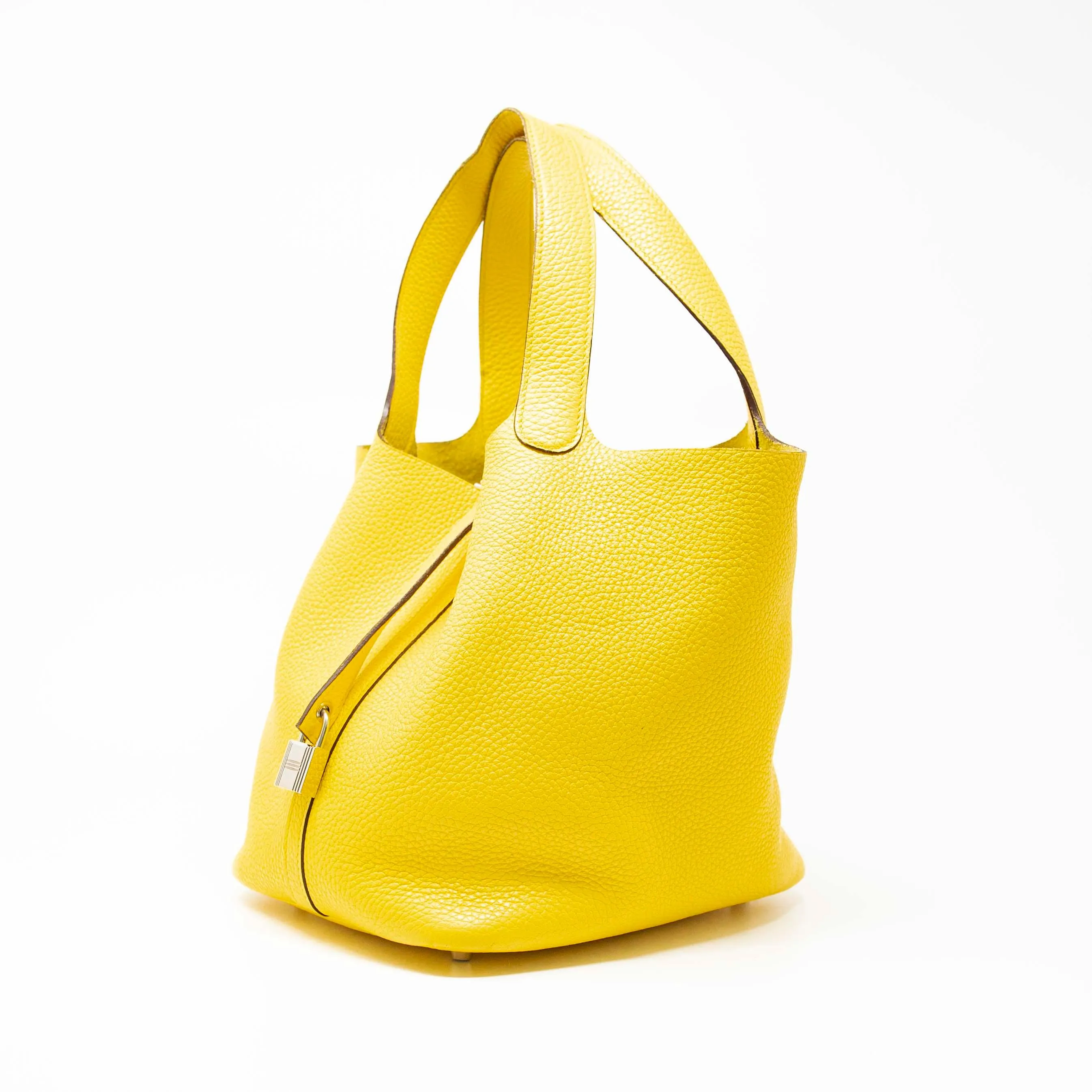 Hermes Jaune de Naples Clemence Picotin 22