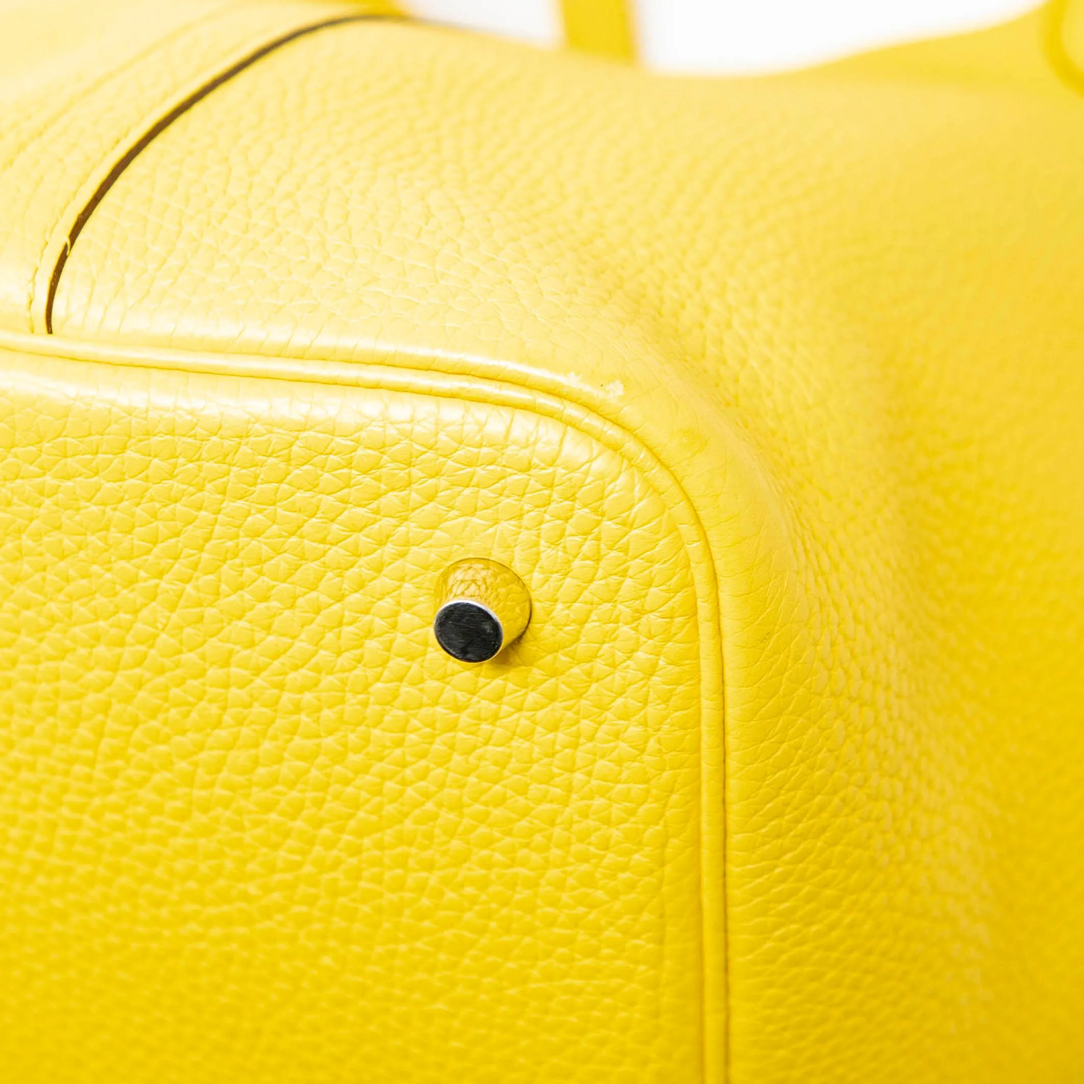 Hermes Jaune de Naples Clemence Picotin 22