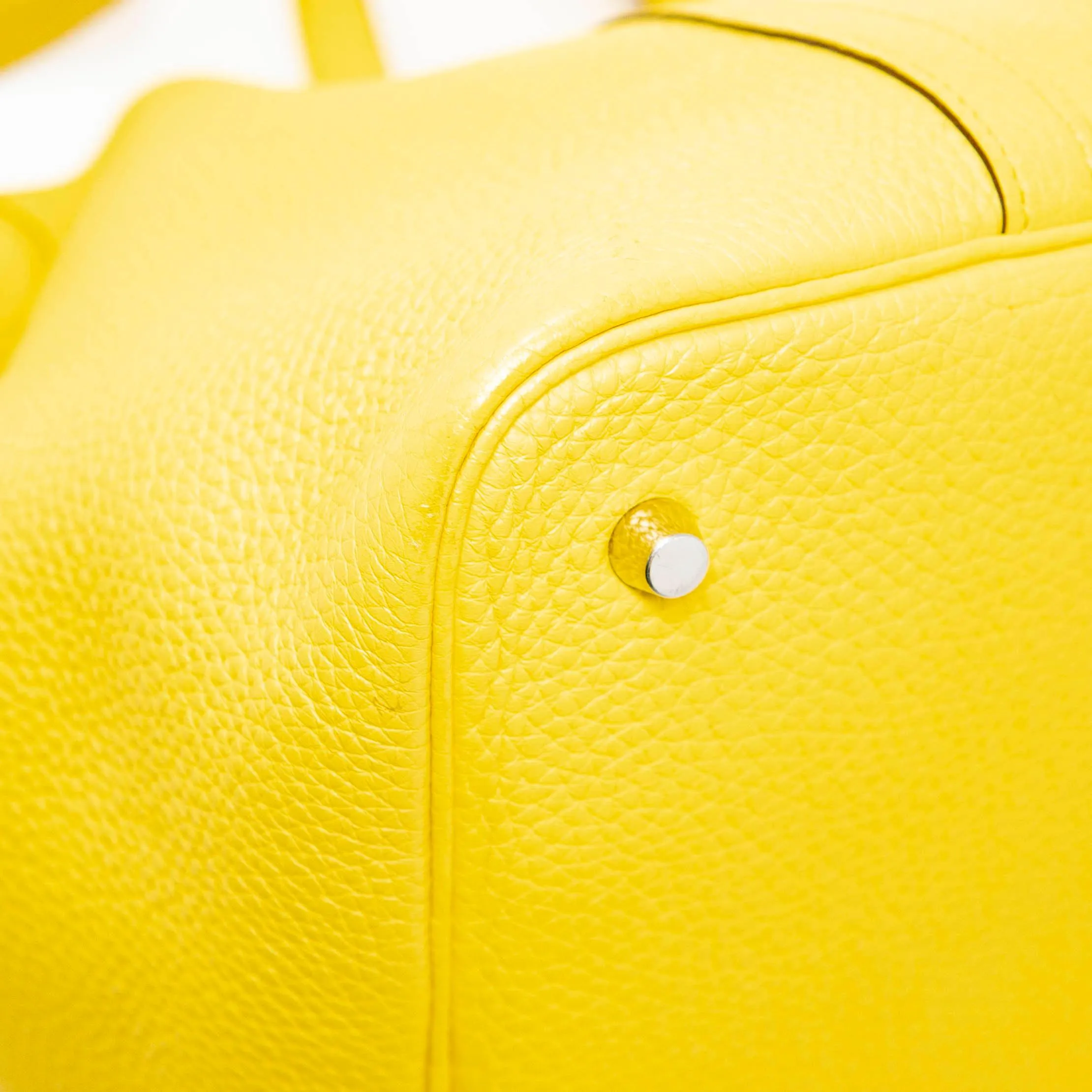 Hermes Jaune de Naples Clemence Picotin 22