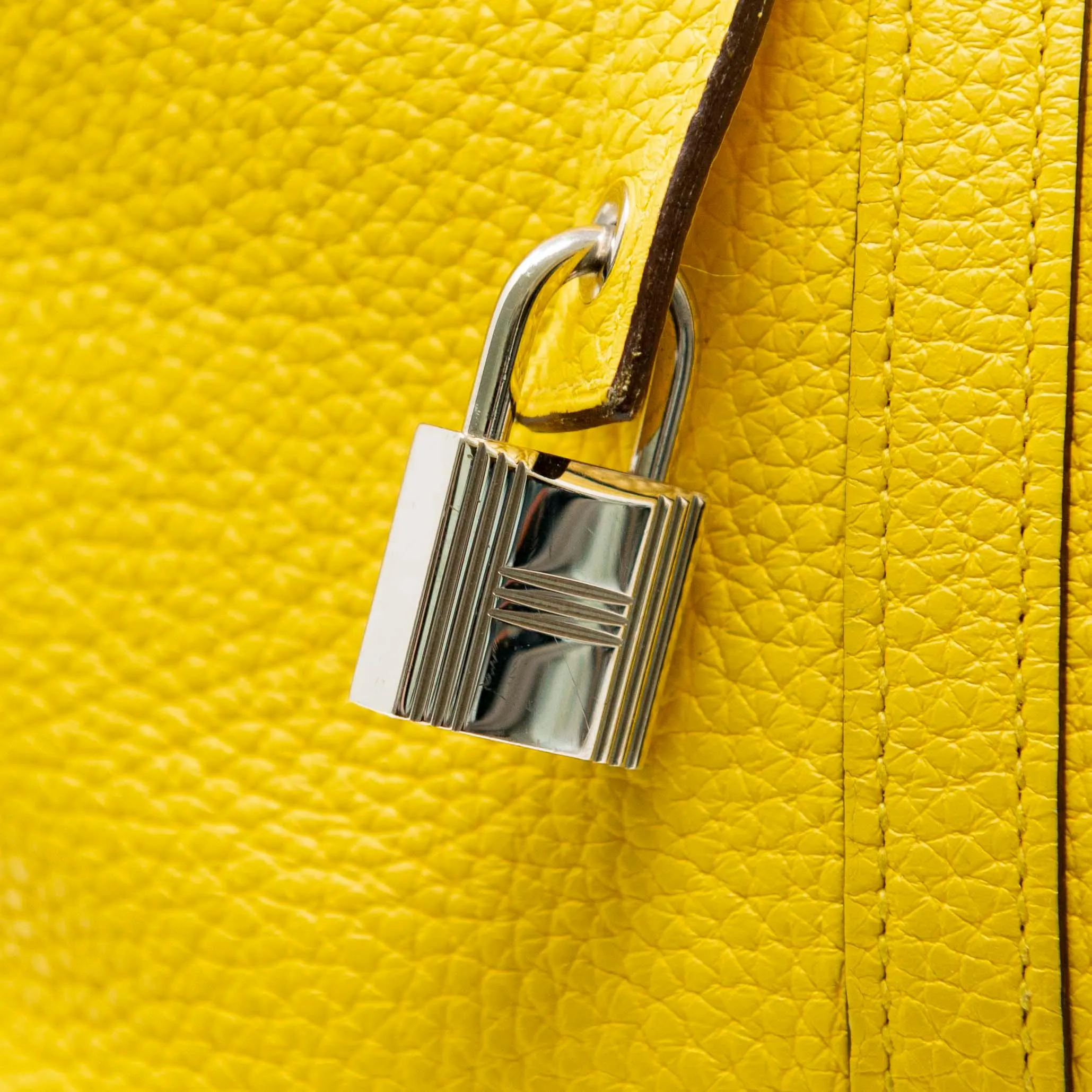 Hermes Jaune de Naples Clemence Picotin 22