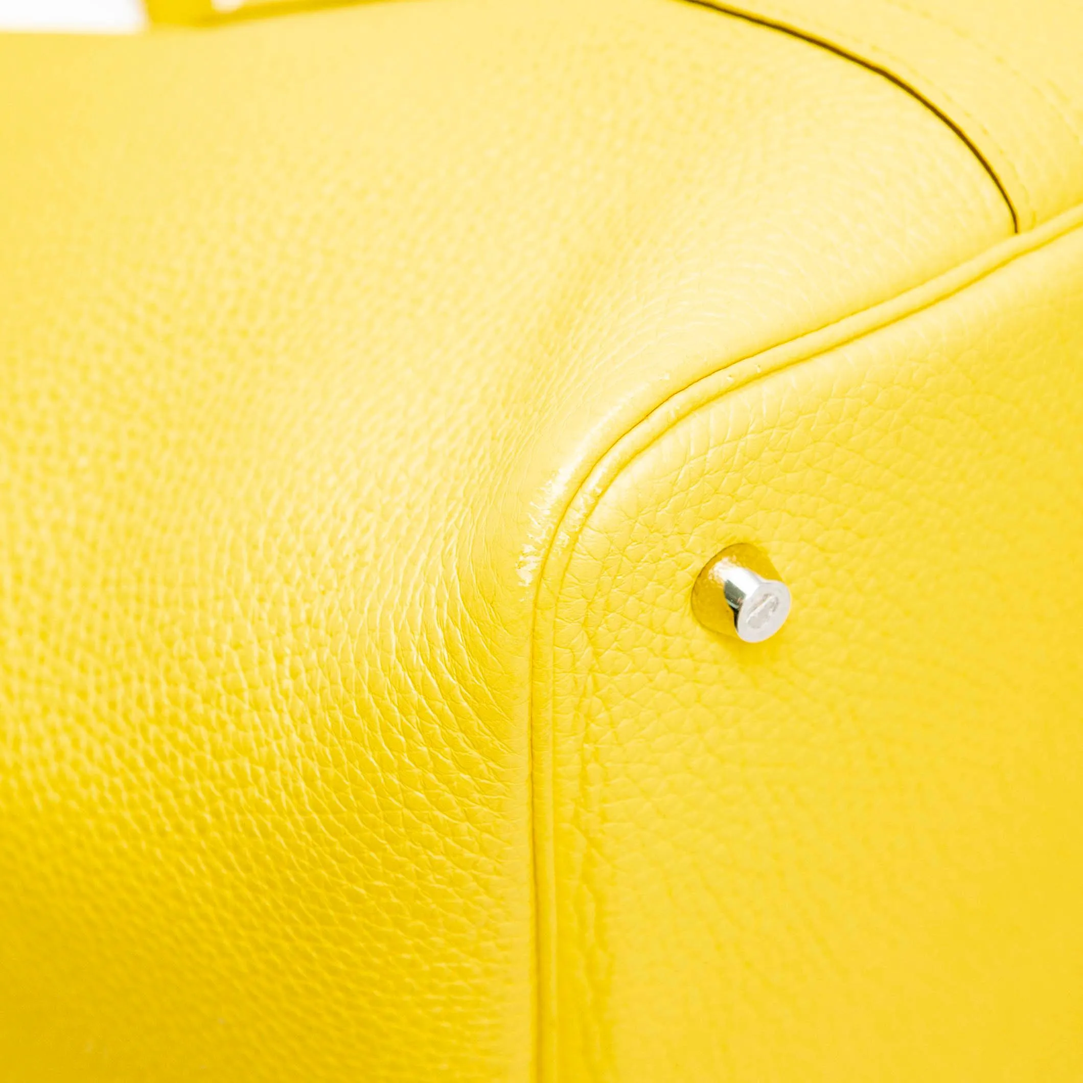 Hermes Jaune de Naples Clemence Picotin 22
