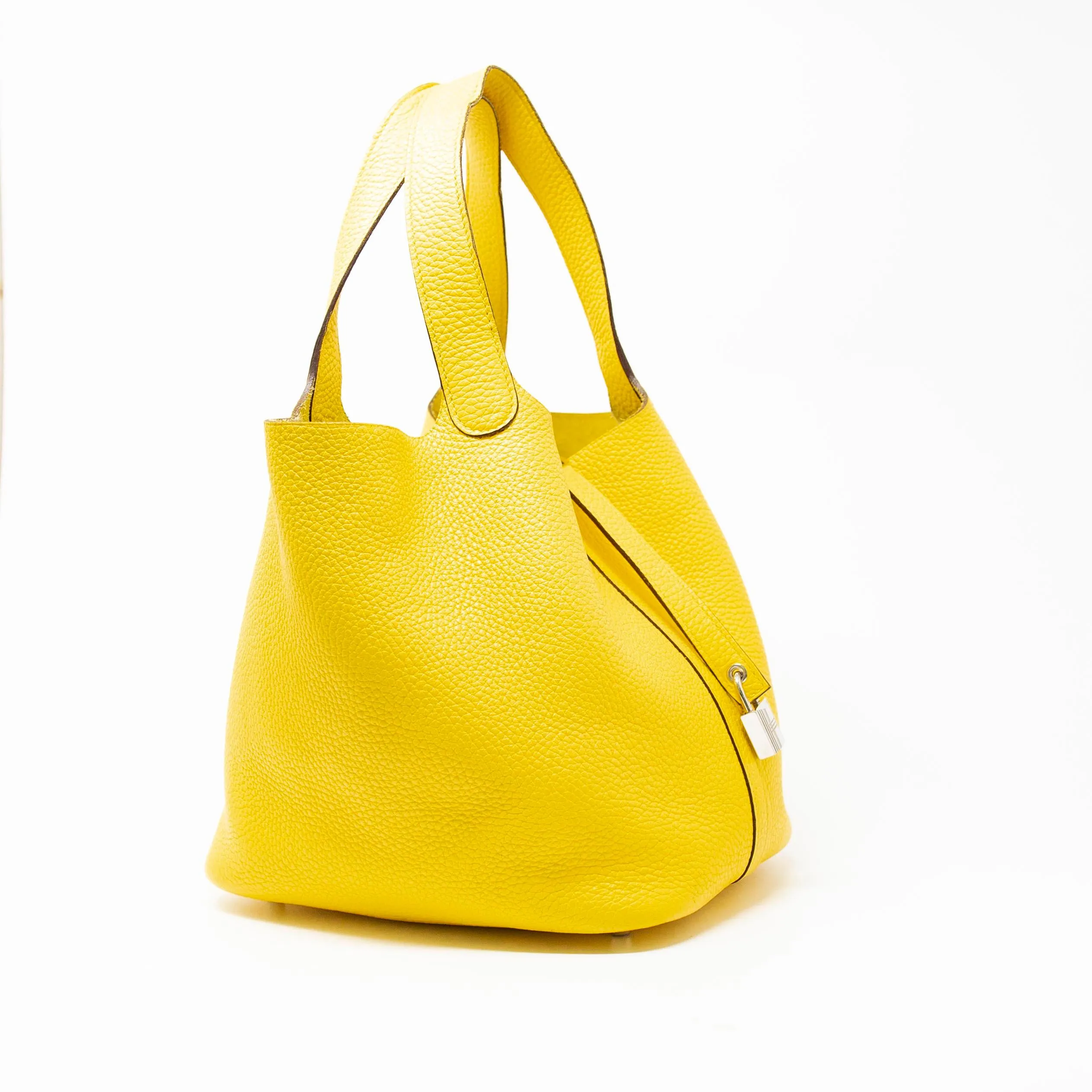 Hermes Jaune de Naples Clemence Picotin 22