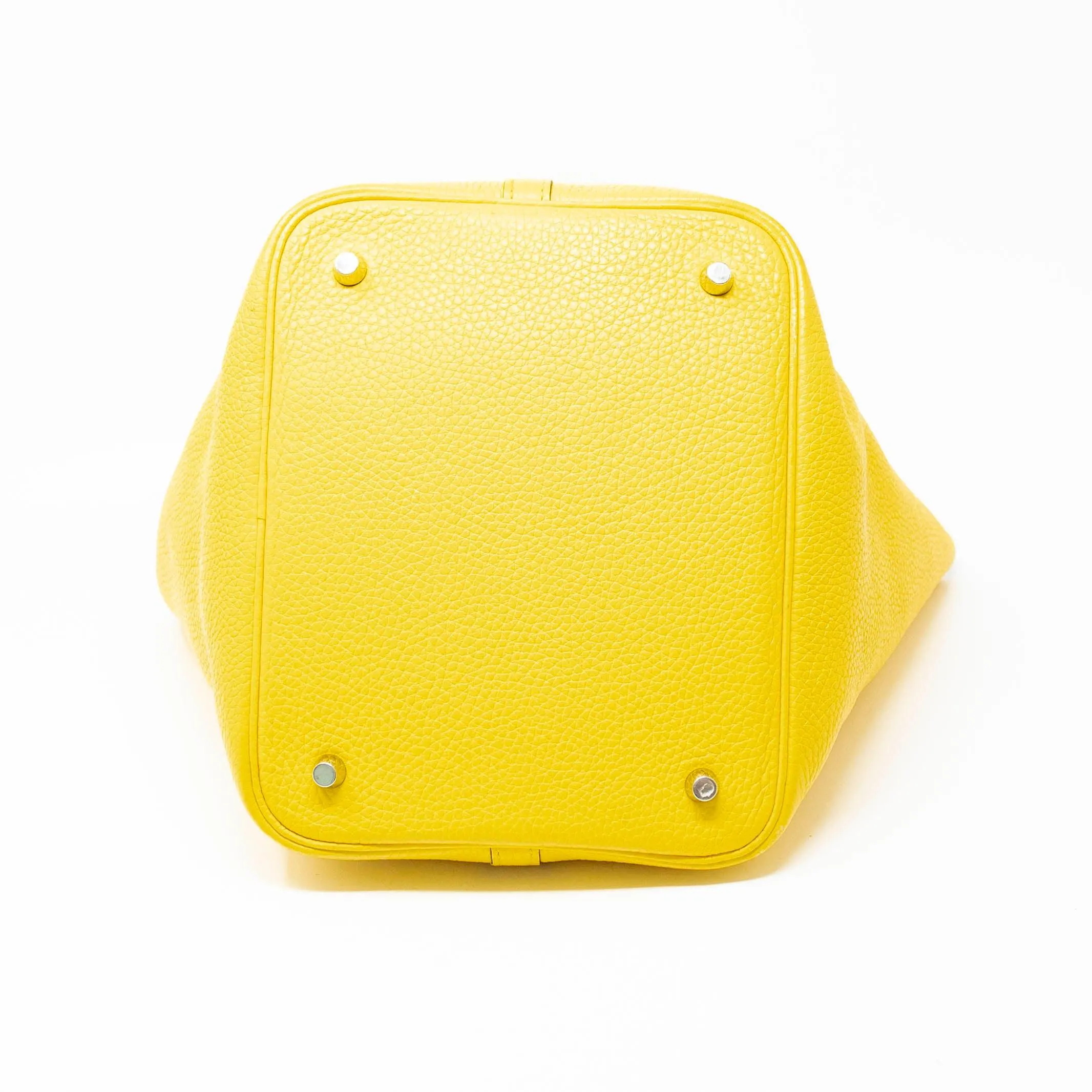 Hermes Jaune de Naples Clemence Picotin 22