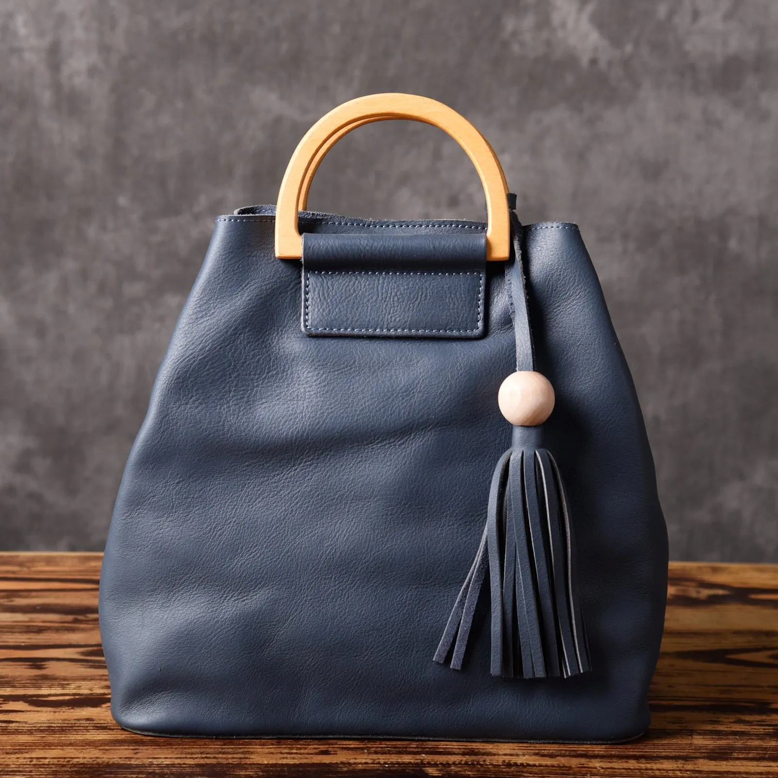 Leather Women Bucket Bag Handbag Shoulder Bag For Women with Tassels