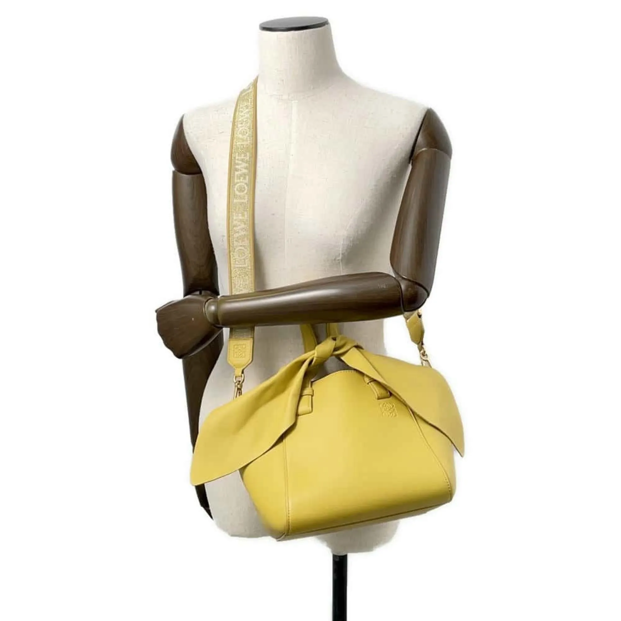 Loewe Leather Handbag (Pre-Owned)