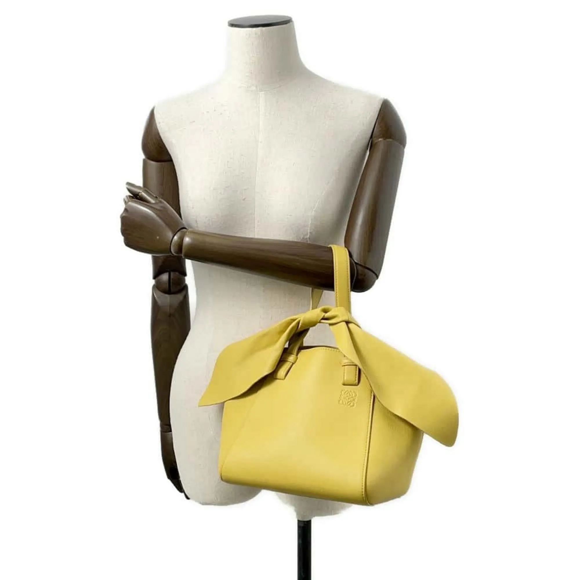 Loewe Leather Handbag (Pre-Owned)