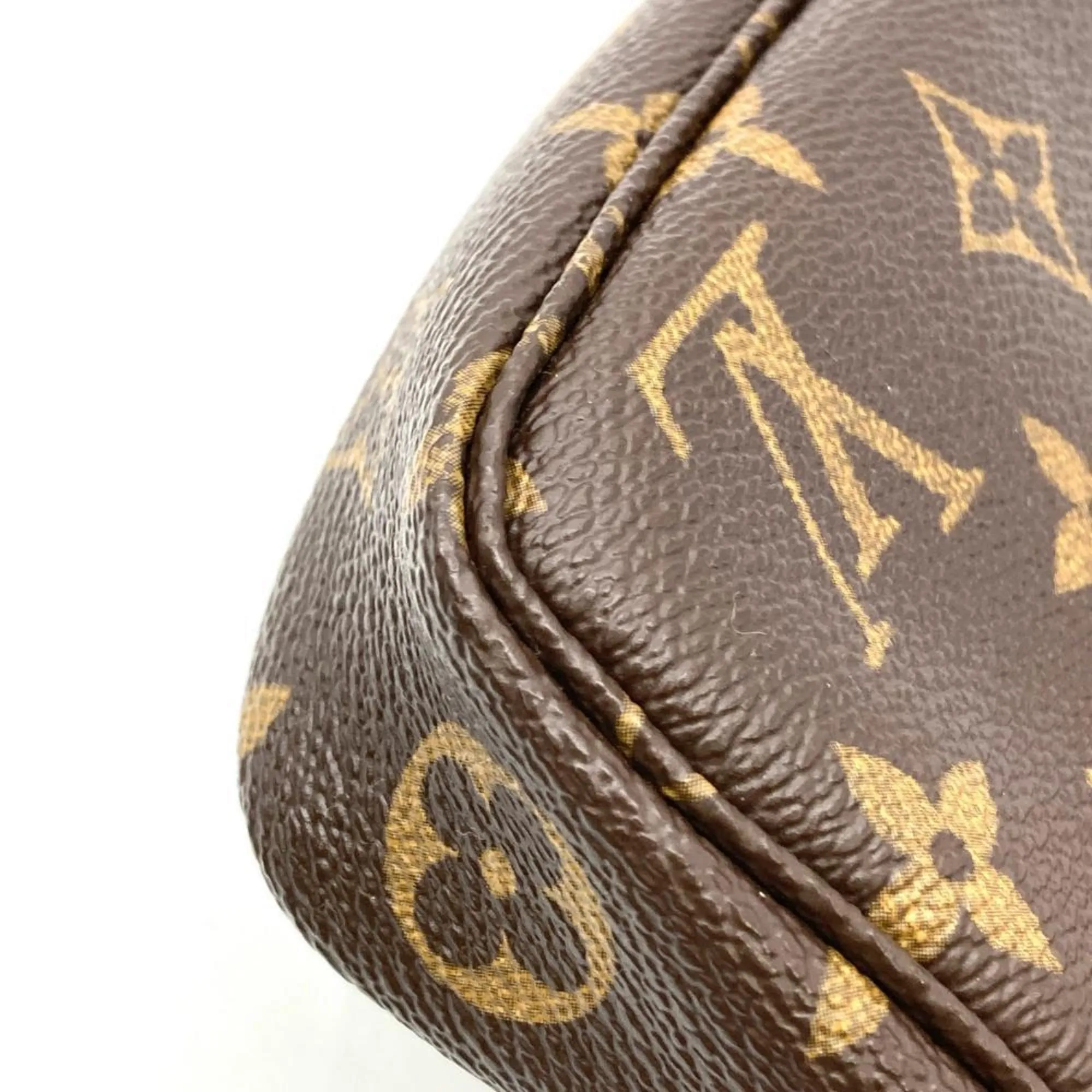 Louis Vuitton  Handbag (Pre-Owned)