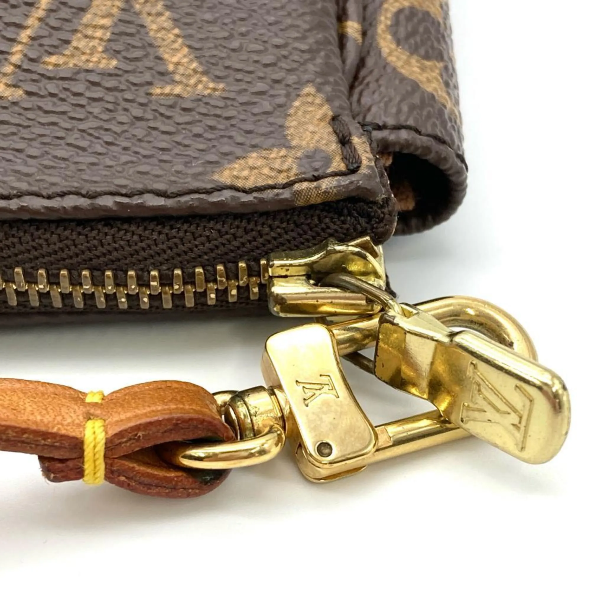 Louis Vuitton  Handbag (Pre-Owned)