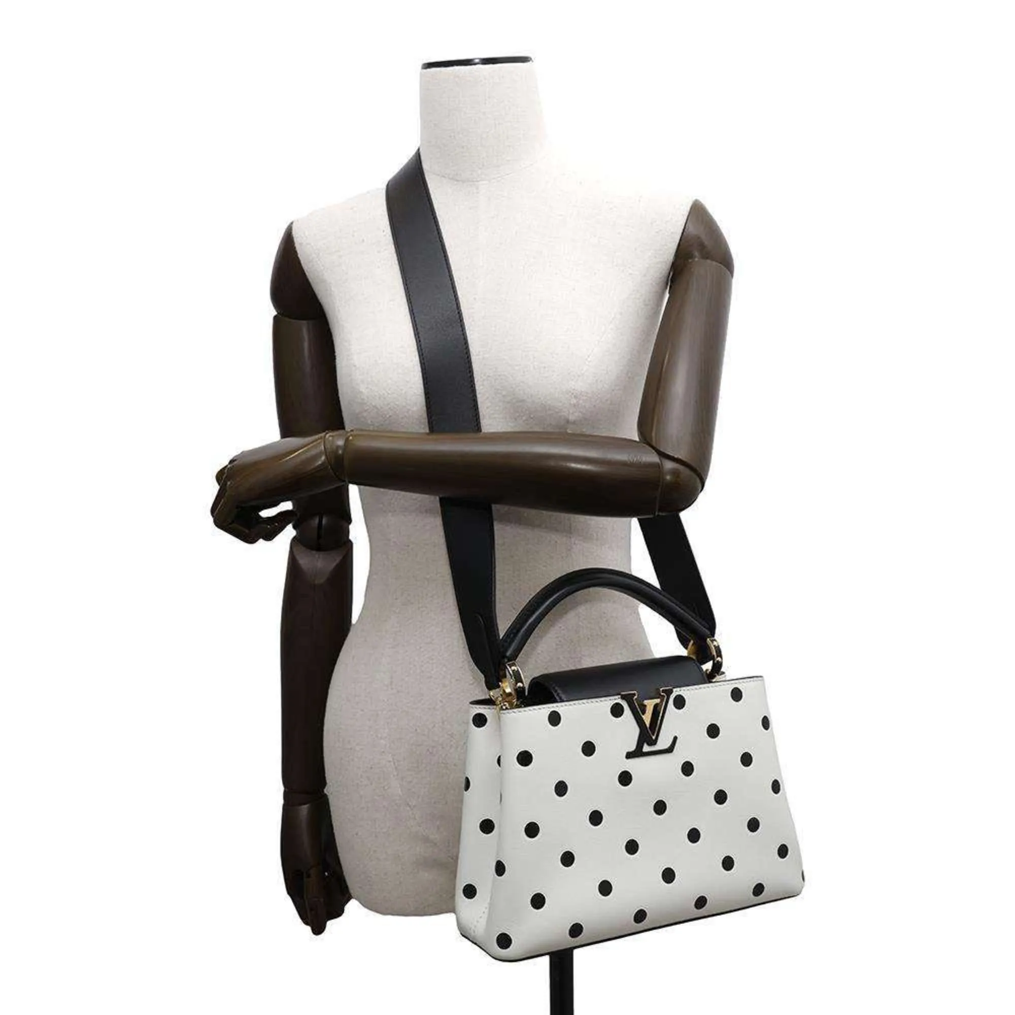 Louis Vuitton Noir Leather Handbag (Pre-Owned)