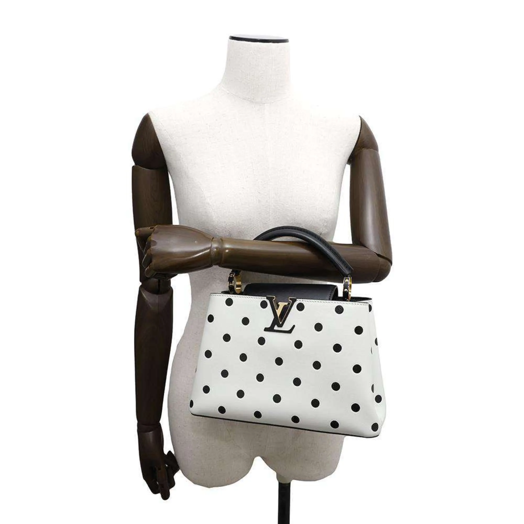 Louis Vuitton Noir Leather Handbag (Pre-Owned)