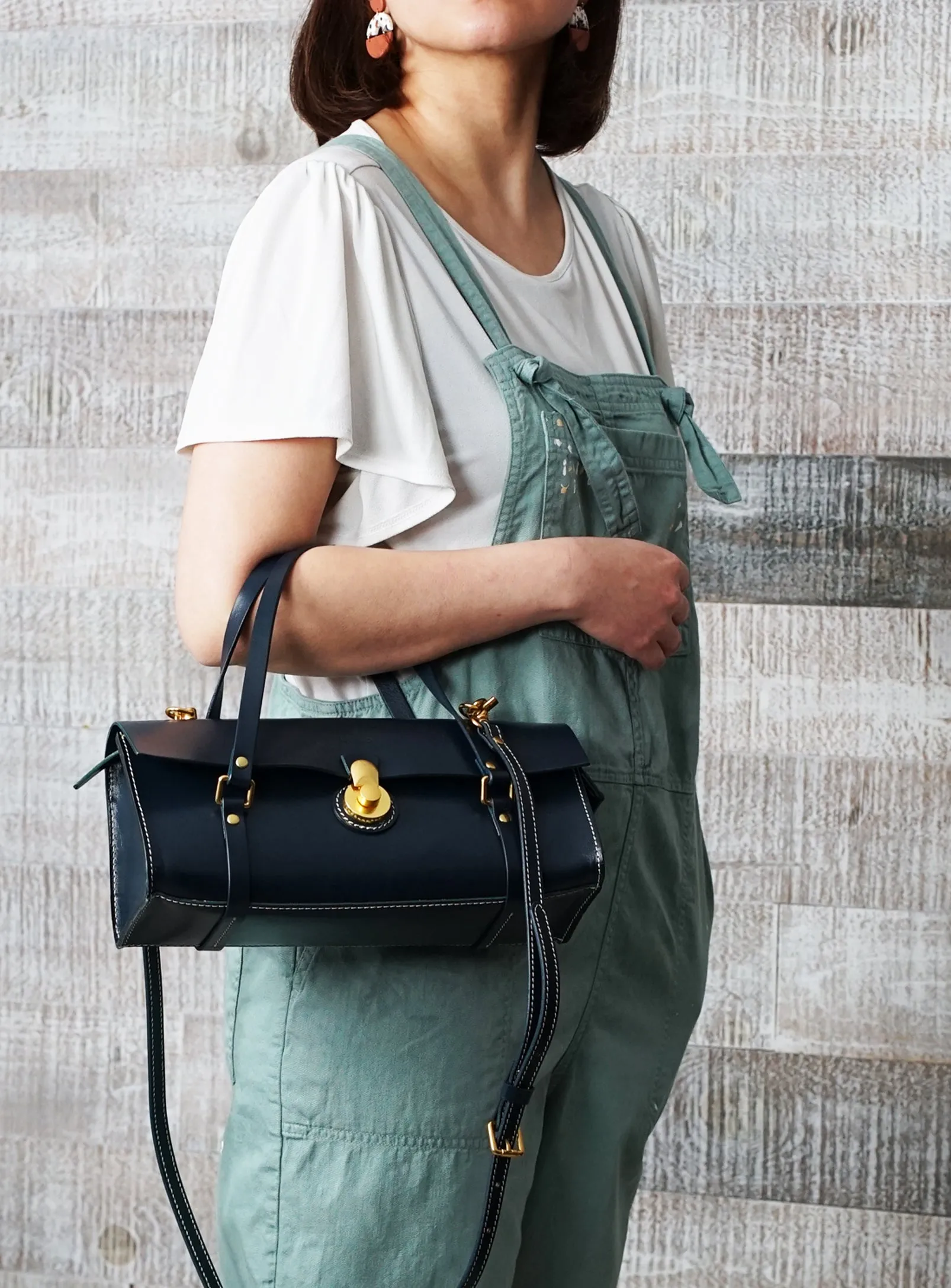 Vive 2.0 Classic Baguette Satchel- Black