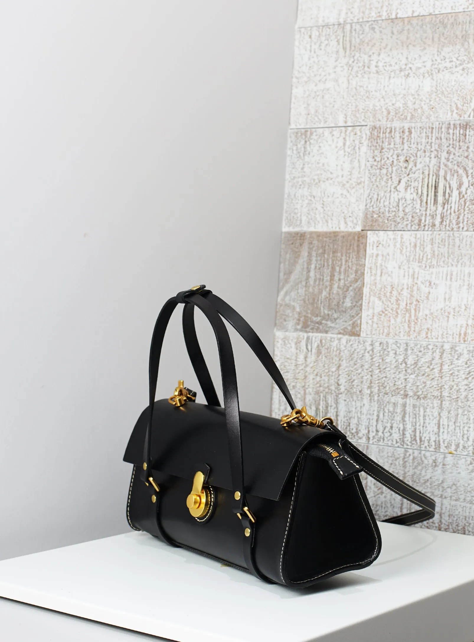 Vive 2.0 Classic Baguette Satchel- Black