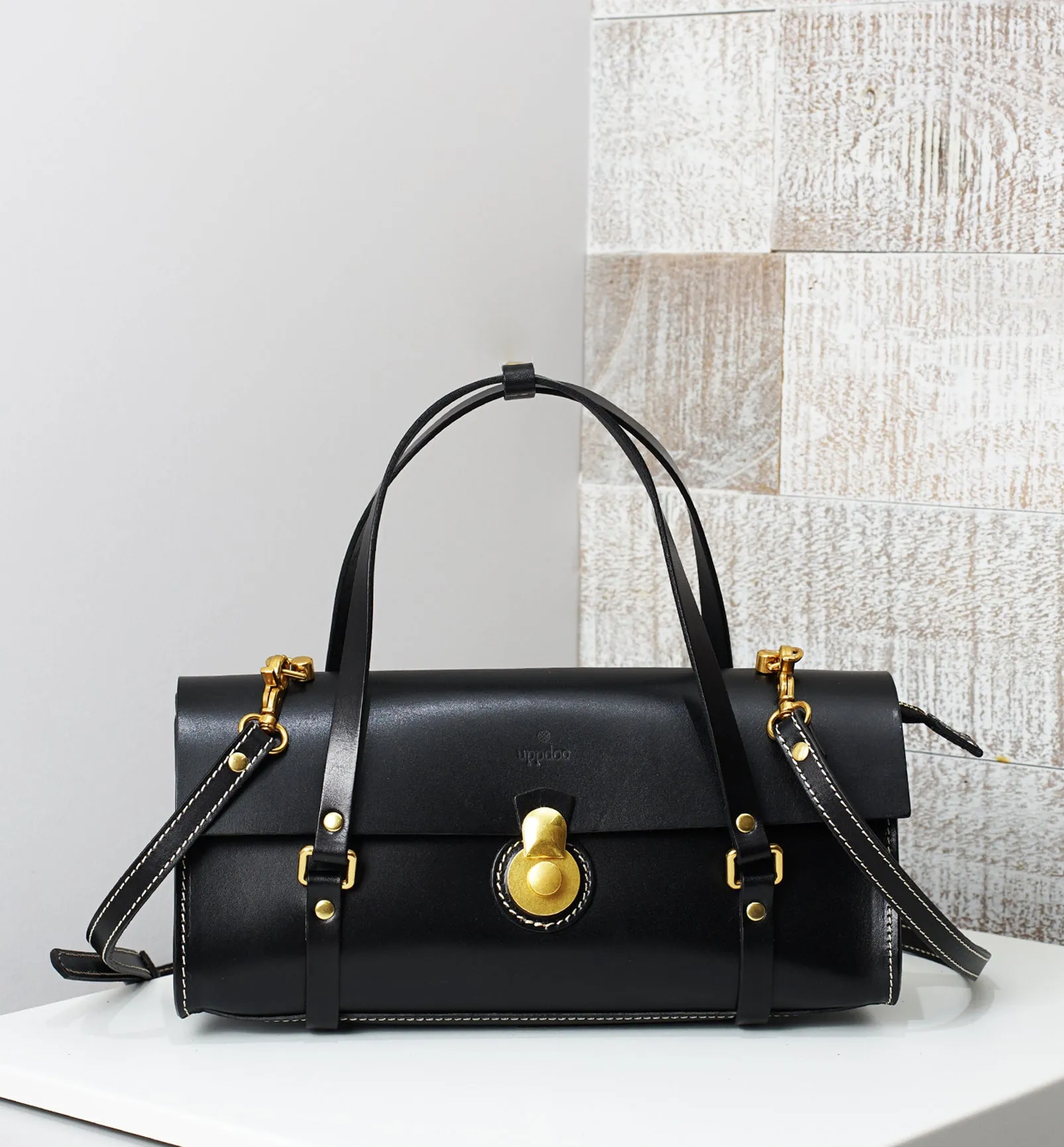 Vive 2.0 Classic Baguette Satchel- Black