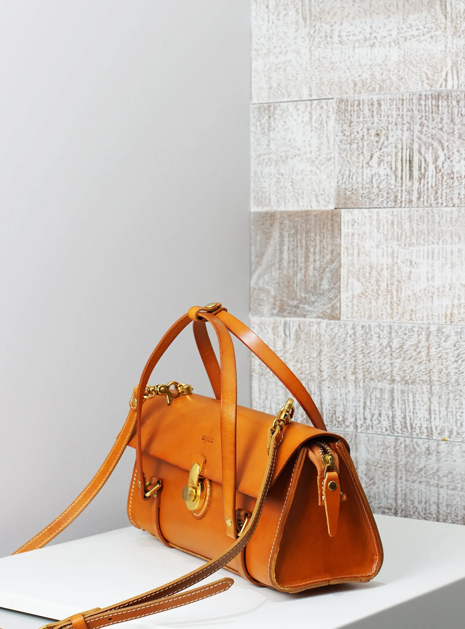 Vive 2.0 Classic Baguette Satchel- Tan