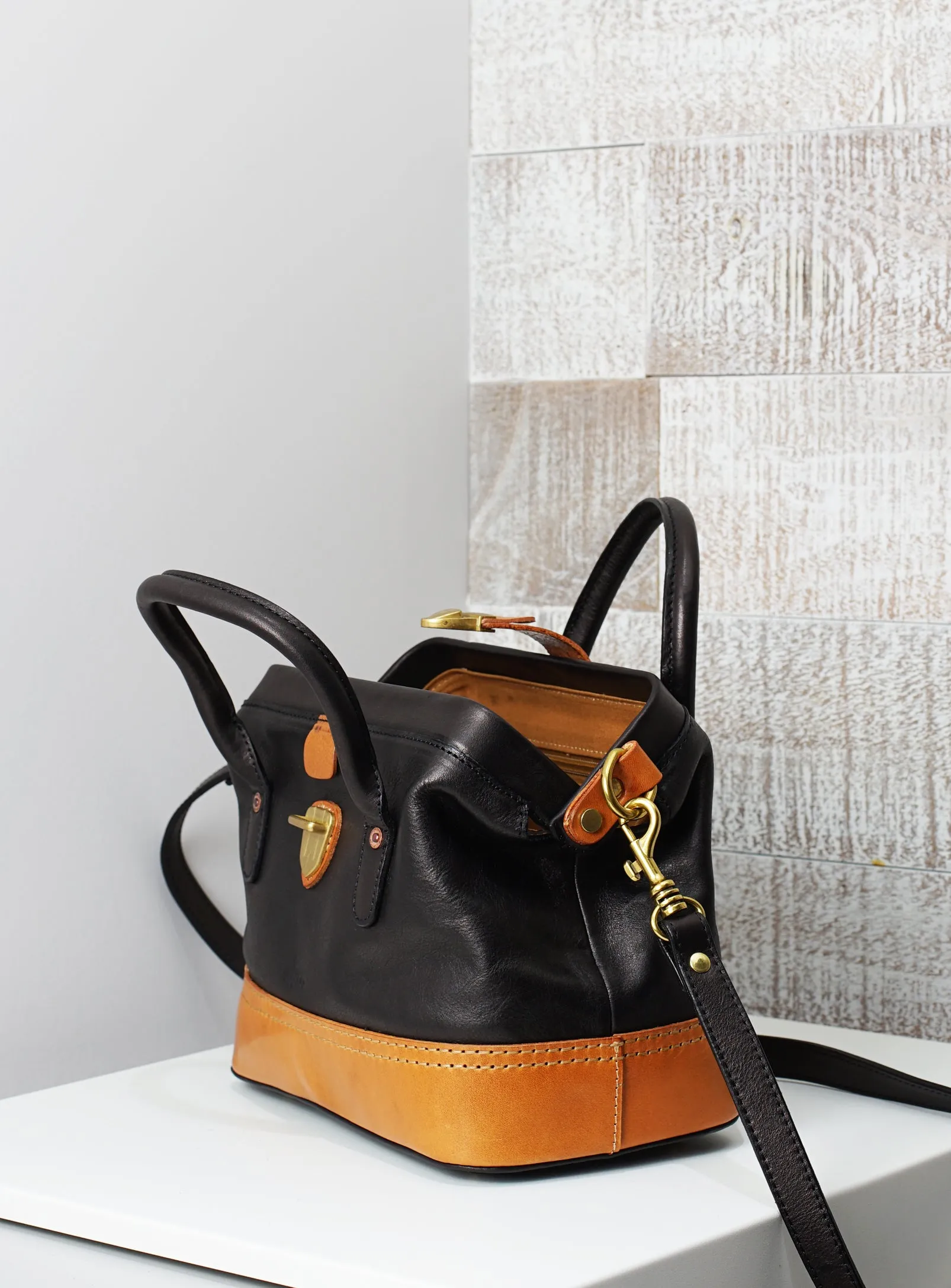 Wonder 'XL' Vintage Top-handle Satchel - Black